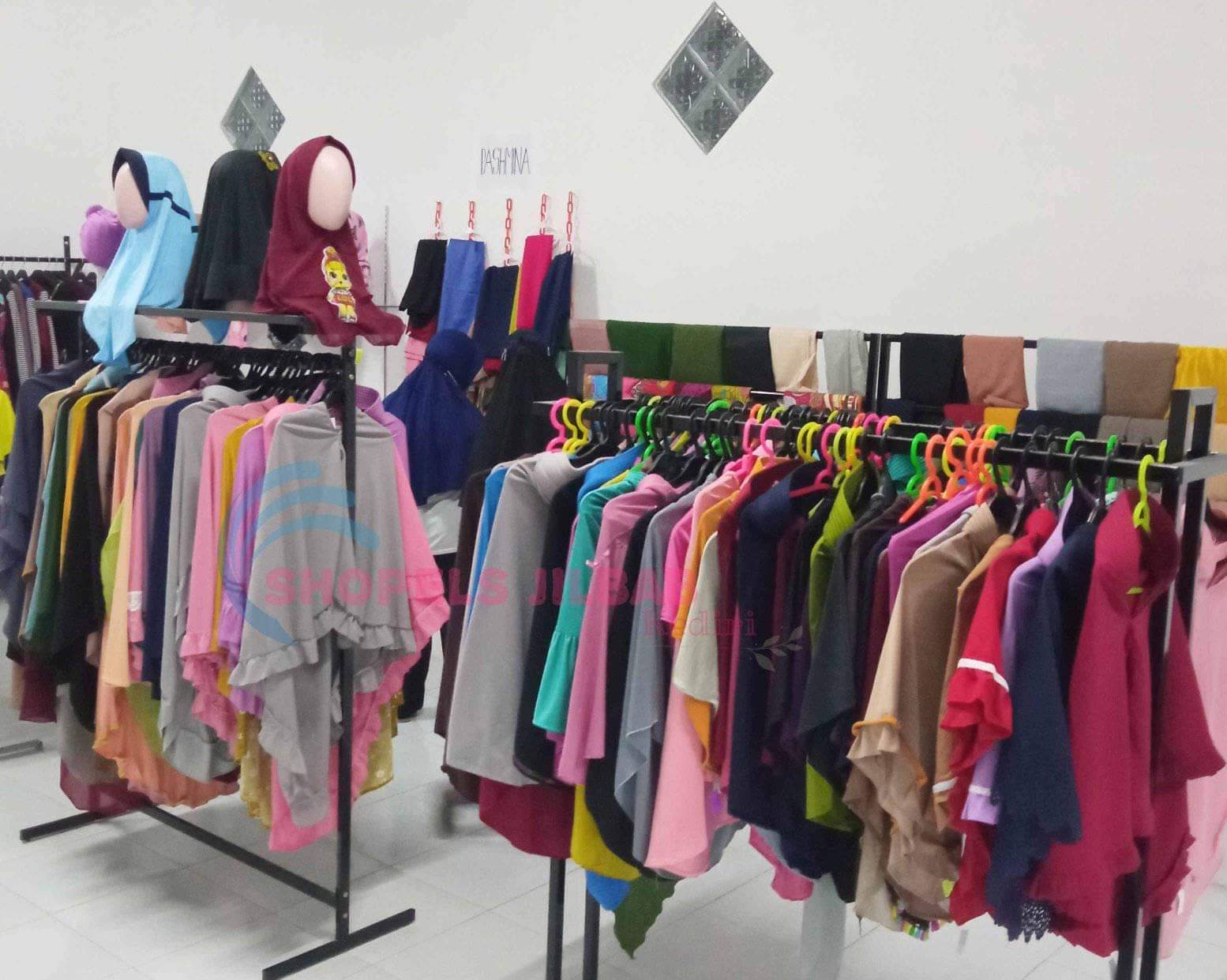 Banyak Warna, Shopels Jilbab Kediri Bikin Belanja Hijab Makin Mudah